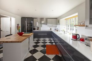 Kitchen / Breakfast Room- click for photo gallery